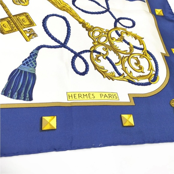 Hermes 💯 Silk Blue white and gold key scarf Large - Picture 2 of 15